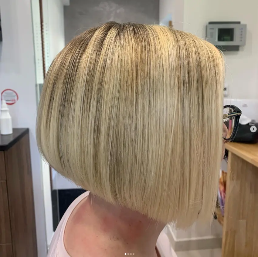 Účes od Romany Hůlkové – Precizní blond mikádo